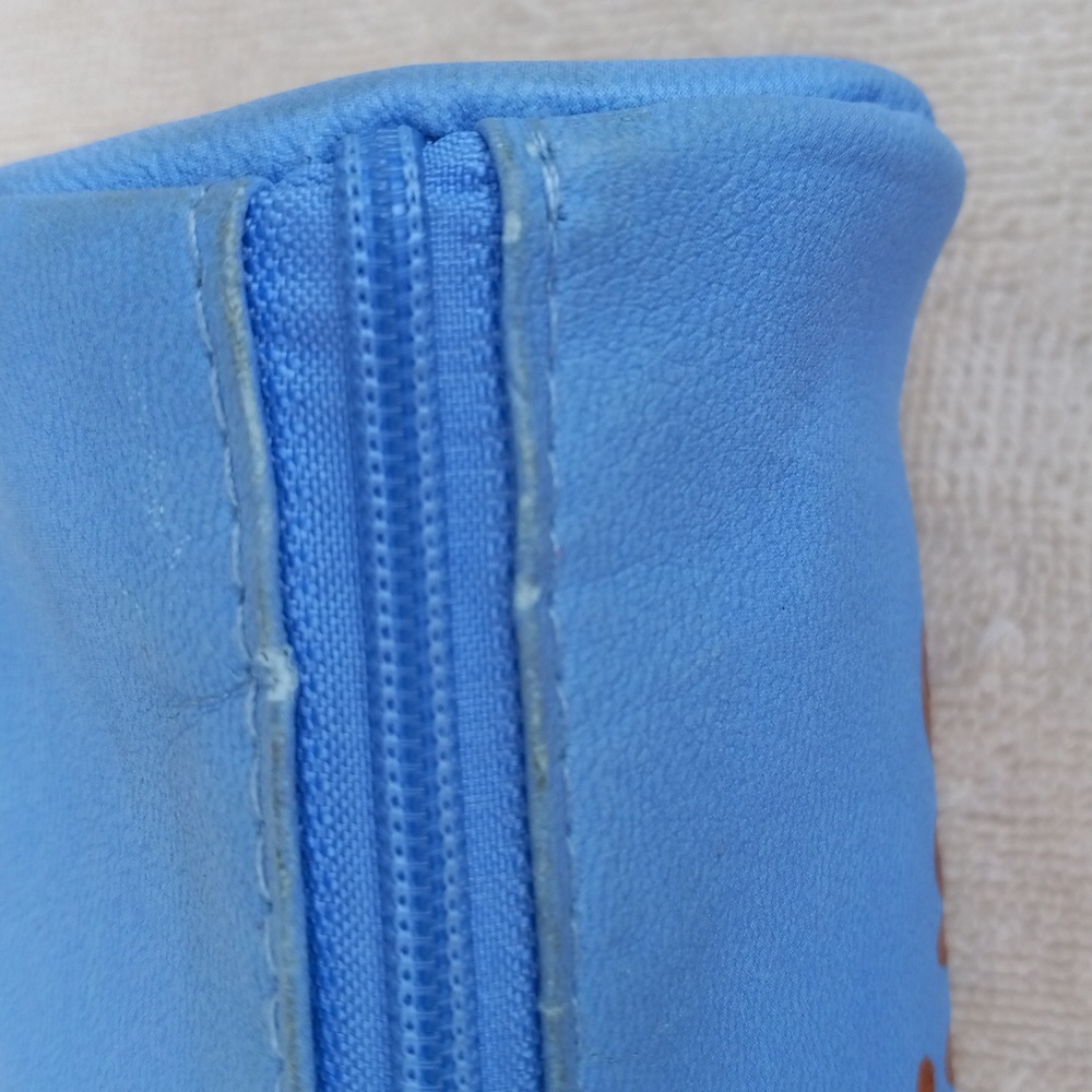 Essentials Pouch - Picture 4 of 8